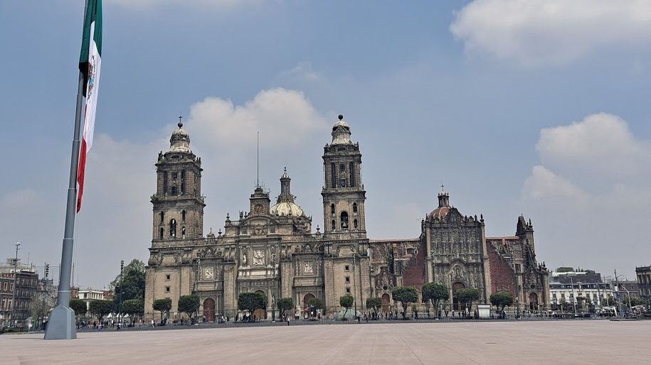 Catholics occupy Zócalo Square in Mexico City, in defiance of Obrador