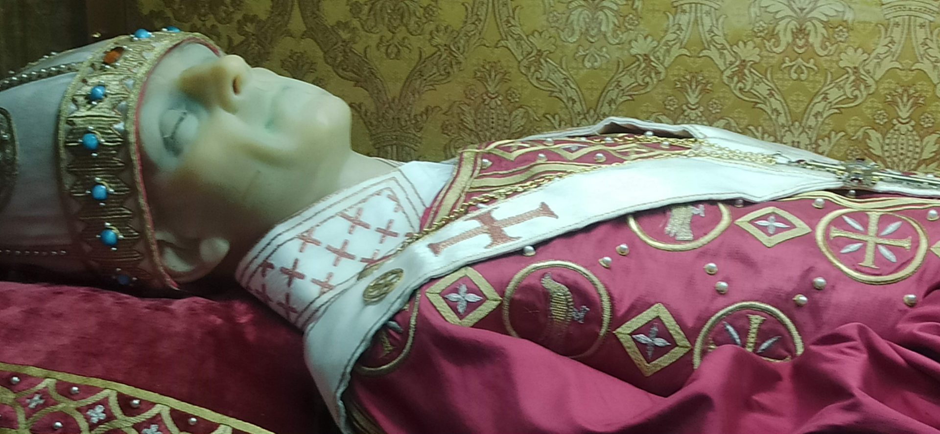 © 2025 FromRome.Info -- The sacred remains of Pope Saint Gregory VII, Hildebrand of Sovana.